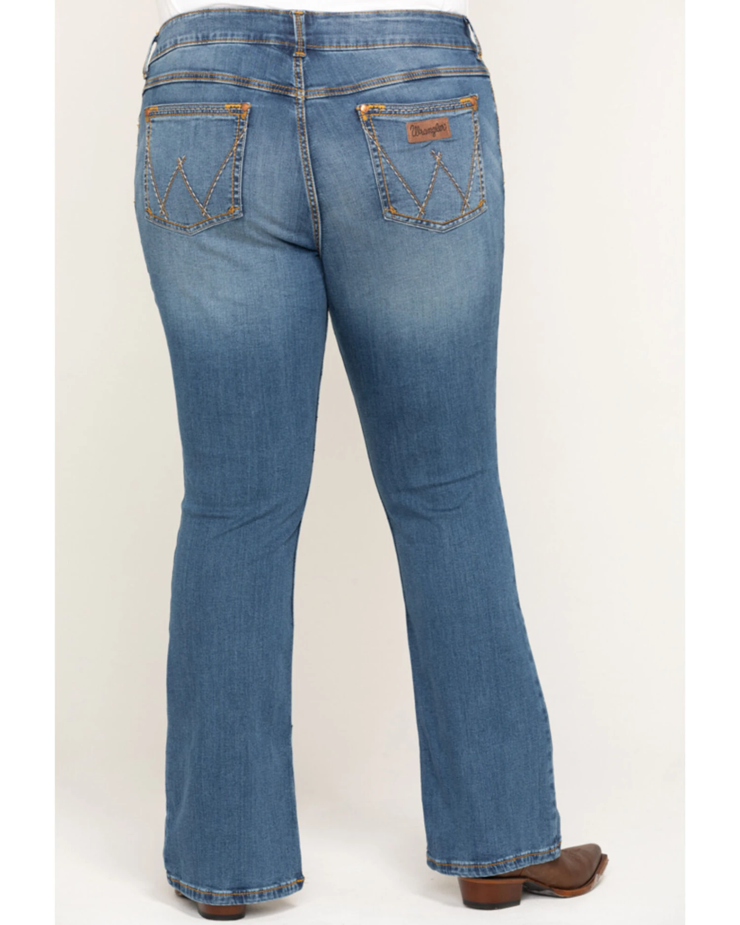 Wrangler Retro Women's Mae Mid Rise Jeans - Plus 2 Wrangler Retro Women's Mae Mid Rise Jeans - Plus - Image 2