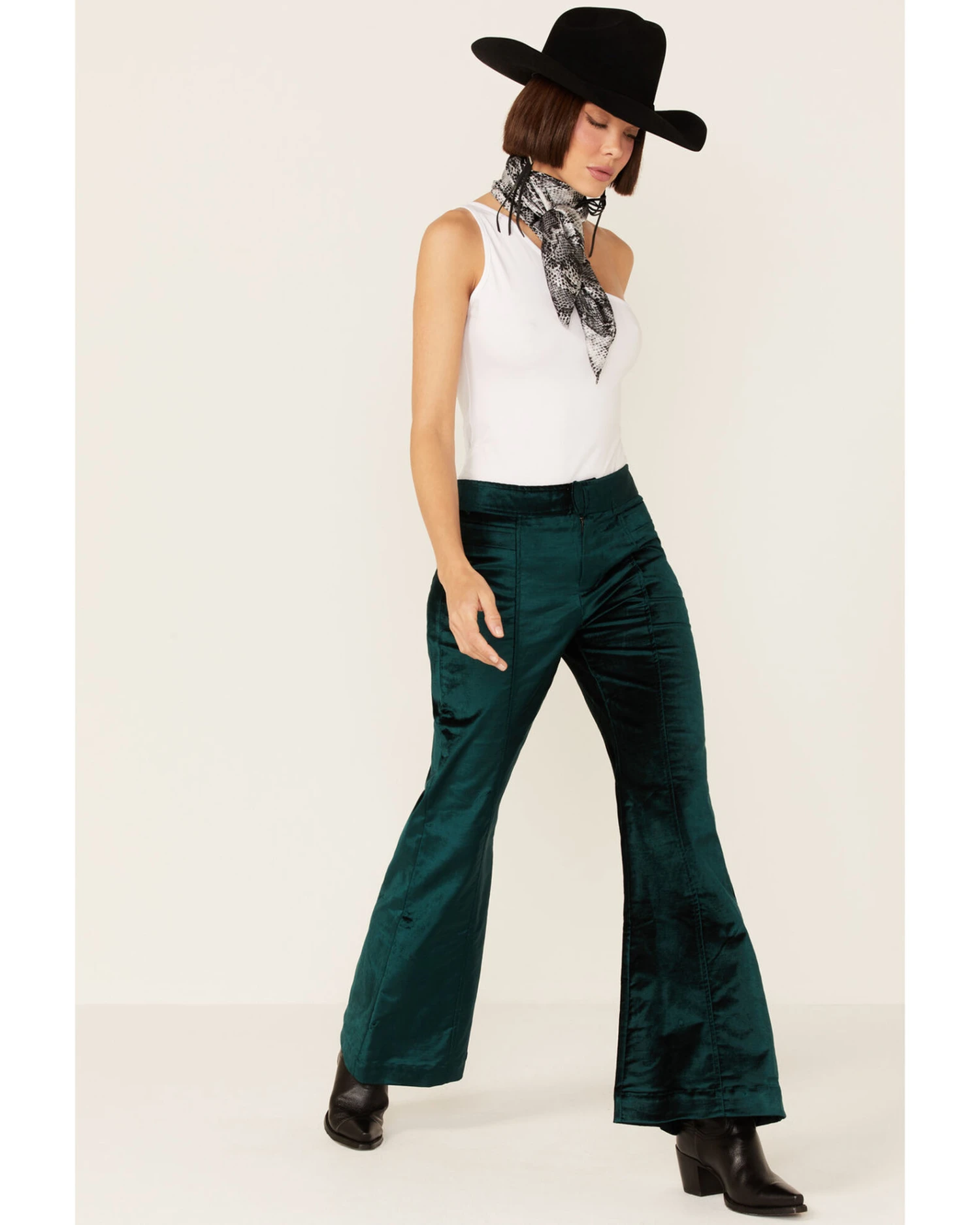 Free People Women's Walk With You Velvet Flare Trousers 3 Free People Women's Walk With You Velvet Flare Trousers - Image 3