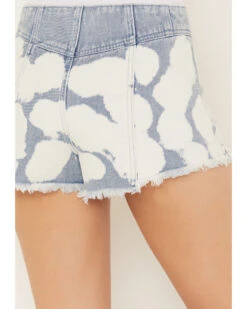 Shyanne Women's Light Wash High Rise Pull On Shorts